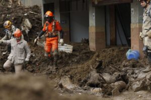 Buscas por desaparecidos continuam nesta quinta (24). Petrópolis: sobe para 208 número de mortos na tragédia Rio de Janeiro