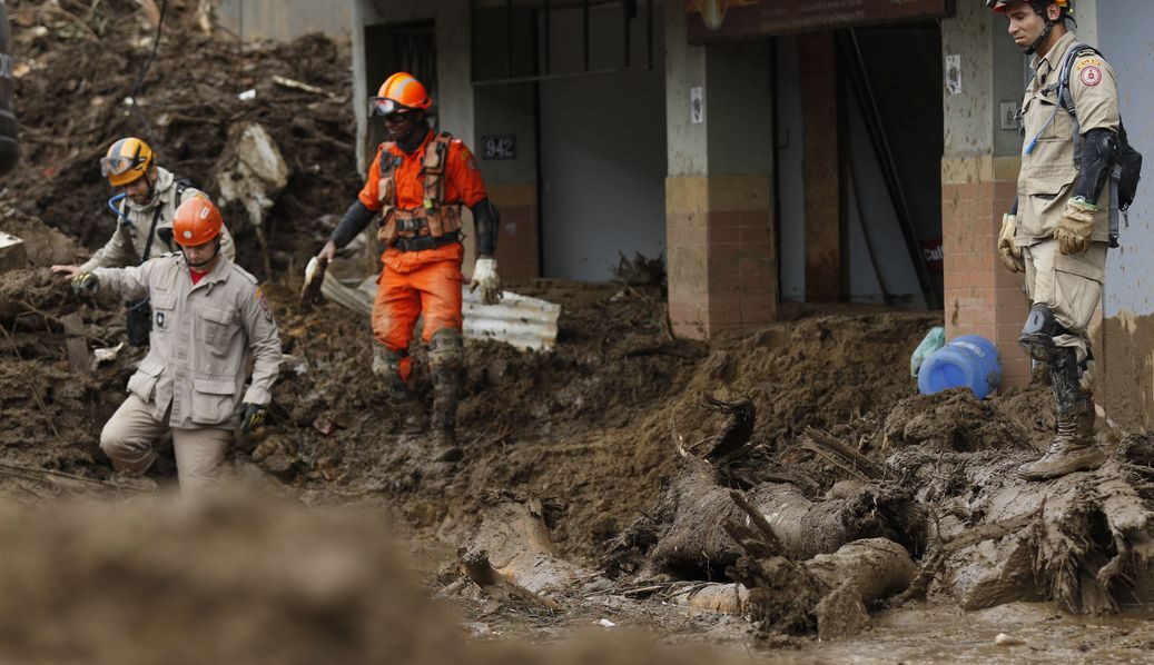 Buscas por desaparecidos continuam nesta quinta (24). Petrópolis: sobe para 208 número de mortos na tragédia Rio de Janeiro