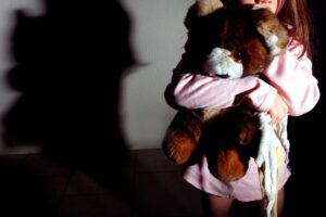 Um homem foi preso suspeito de tocar as partes íntimas de uma criança de 9 anos em uma praça de Rio Verde, na região Sudoeste de Goiás. (Foto ilustrativa: Getty Images)