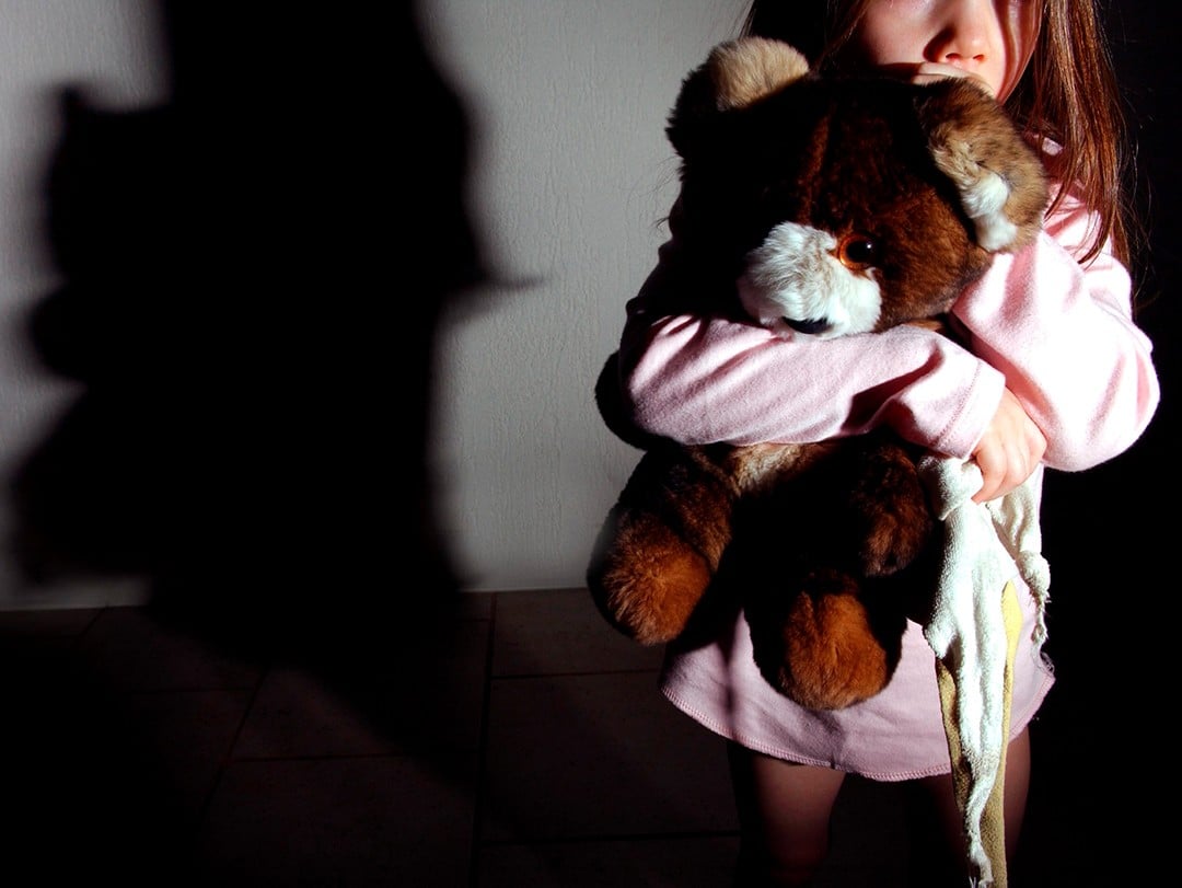 Um homem foi preso suspeito de tocar as partes íntimas de uma criança de 9 anos em uma praça de Rio Verde, na região Sudoeste de Goiás. (Foto ilustrativa: Getty Images)