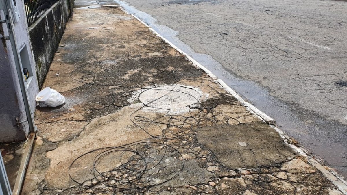 Fios soltos de poste ferem motociclista no bairro São João, em Catalão