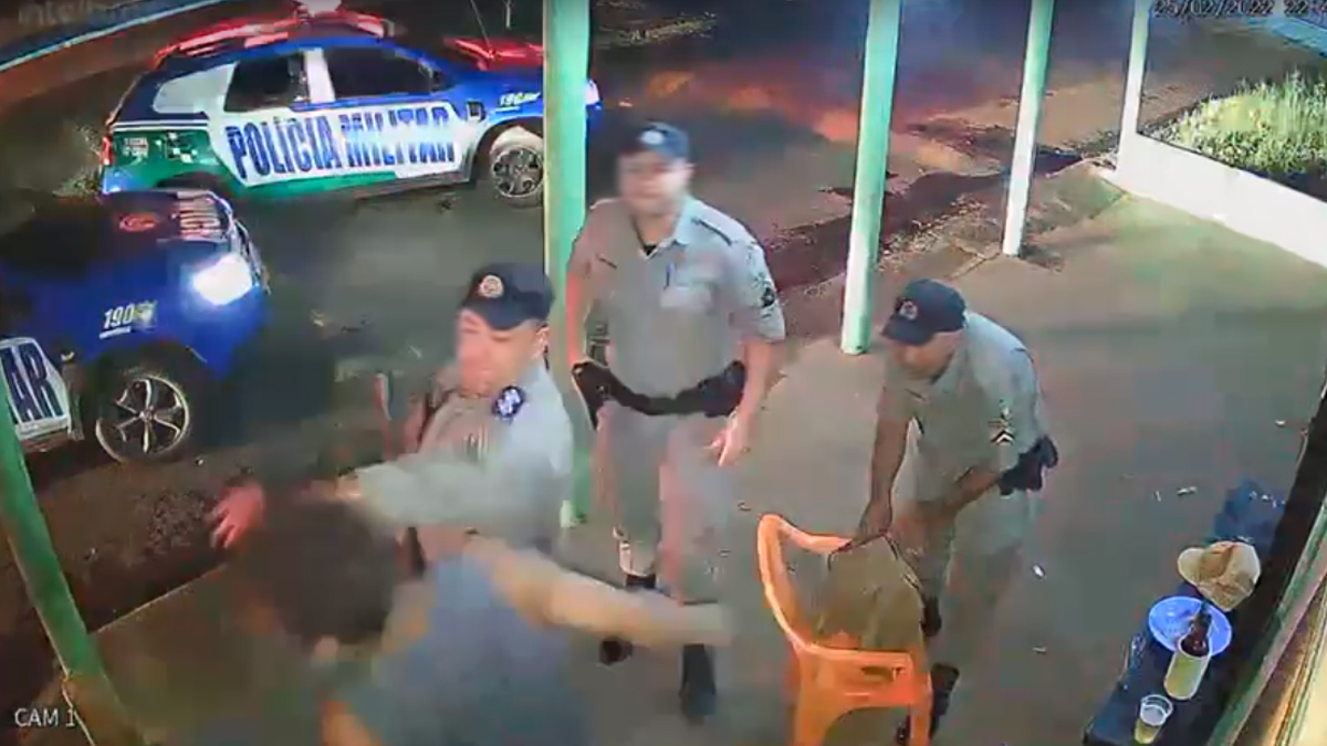 Defesa de homem agredido por PMs em Trindade (GO) aciona corregedoria