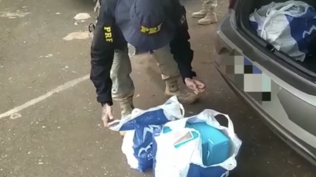 Suspeitos adquiriram os eletrônicos no Paraguai, mas não fizeram o recolhimento dos impostos na aduana.