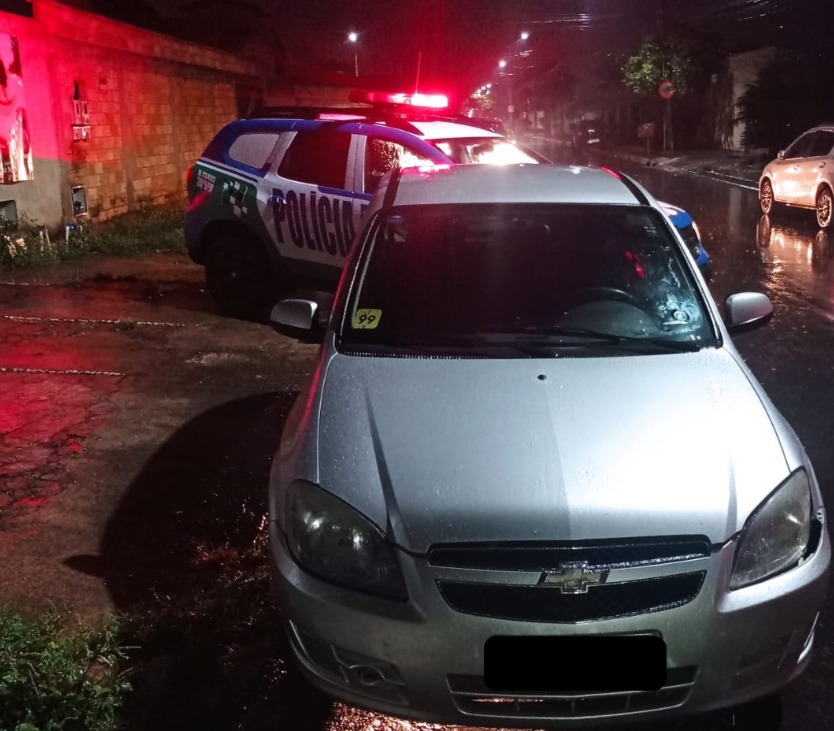 Carro da vítima localizado pela Polícia Militar