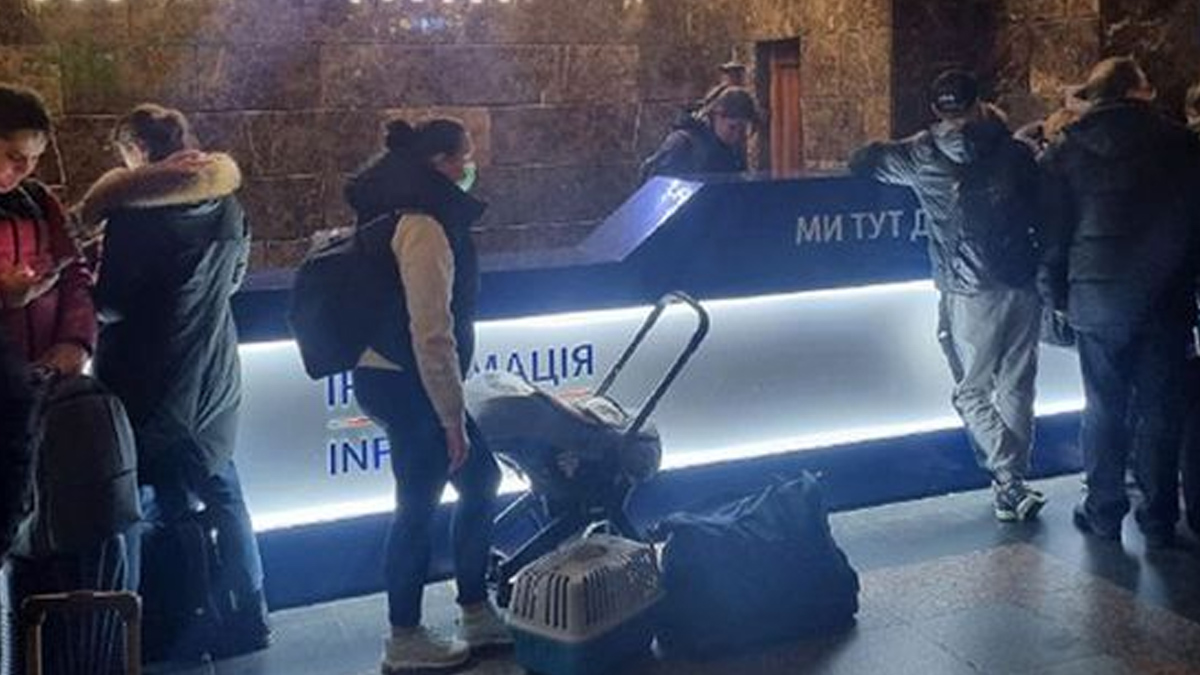 Embaixada do Brasil em Kiev anuncia trem para retirada de brasileiros