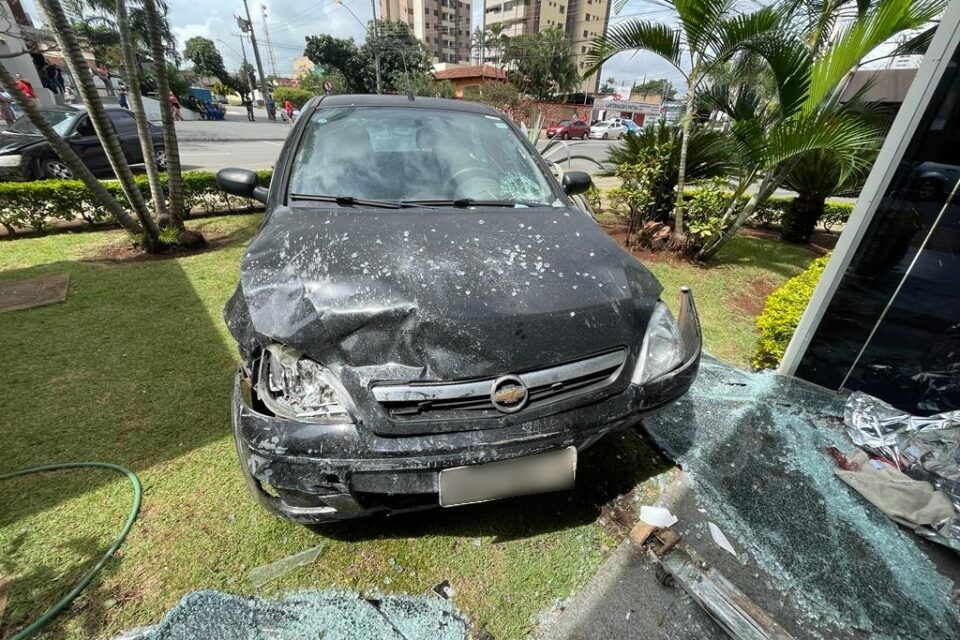 Jovem morre após ser atingido por carro dentro do prédio em Goiânia (Foto: Polícia Civil)