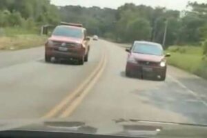 Mulher é presa após dirigir de ré em rodovia de Santa Catarina