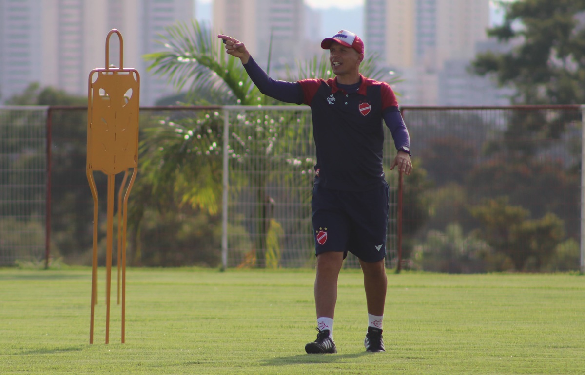 Higo Magalhães durante atividade no Vila Nova