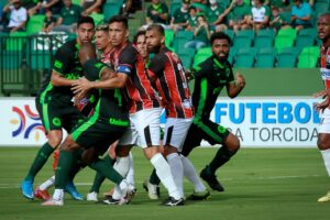 Goiás e Anápolis se enfrentando na Serrinha