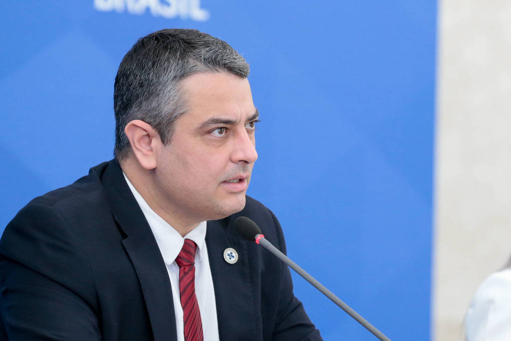 Queiroga avalia mexer na cúpula da Saúde e retirar poderes de secretário pró-cloroquina