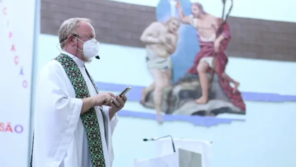 Padre de Itapuranga critica PL do veneno e cita deputados