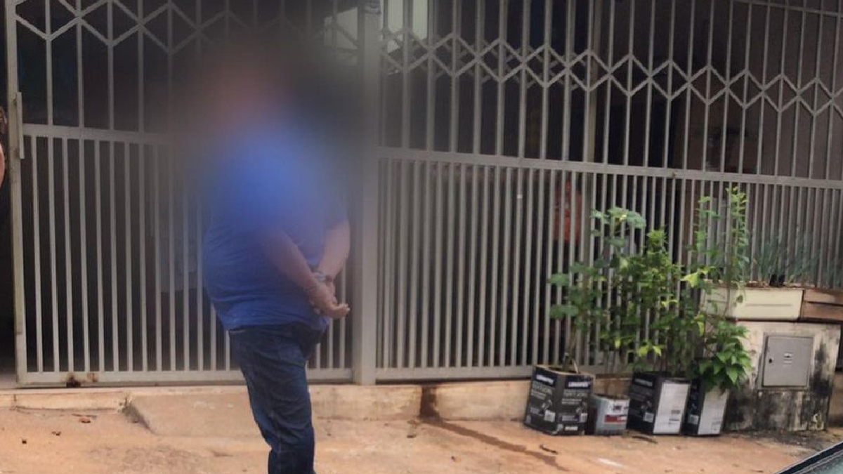 Um homem de 38 anos está preso suspeito de matar um jovem, de 27, à tiros por estar encostado em seu carro. Segundo a Polícia Civil, o crime aconteceu em outubro de 2019, na cidade de Marabá, no Pará. Mas somente nesta terça-feira (8), mais de dois anos após o homicídio, os agentes civis conseguiram prender o suspeito na cidade de Goiânia, Goiás.