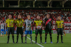 Arbitragem no jogo de Atlético-GO e Crac