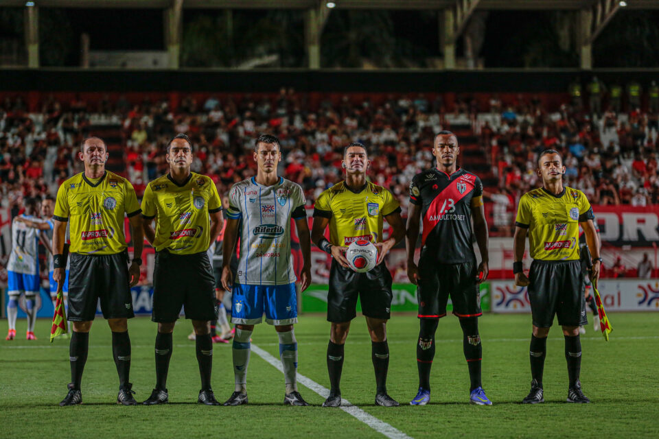 Arbitragem no jogo de Atlético-GO e Crac