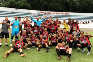 Anápolis comemorando a vitória fora de casa