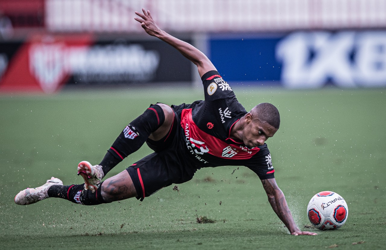 Rickson escorregando no clássico