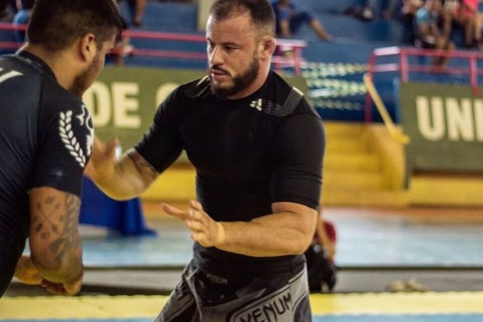 Junior Magal treinando jiu-jitsu