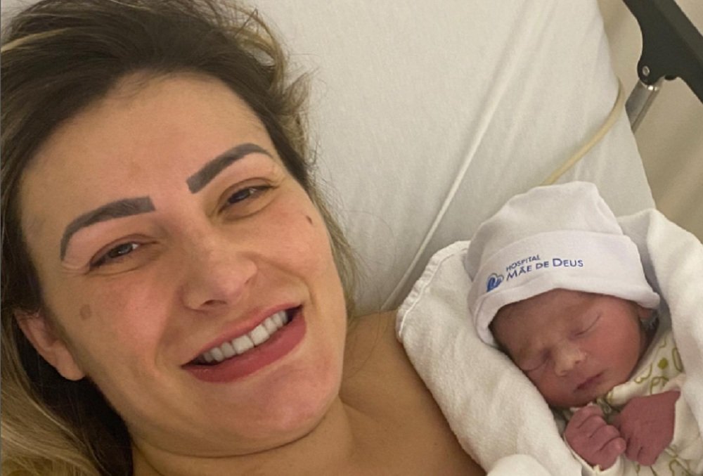 Leon nasceu de 34 semanas e é fruto do relacionamento da modelo com Thiago Prado. Nasce segundo filho de Andressa Urach, de parto prematuro