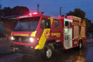 O Corpo de Bombeiros conteve um incêndio que provocou a morte de um homem, em Trindade. Testemunhas afirmam que vela causou fogo