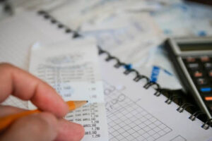 Justiça determina que faculdade de Goiânia retire dívida de aluna do Serasa