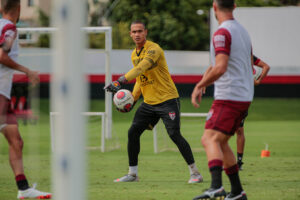 Renan durante treinamento no CT do Dragão