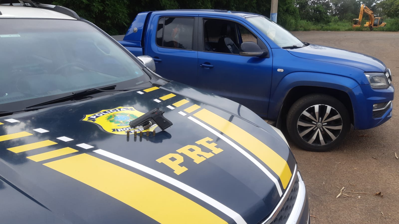 Três pessoas foram presas por porte ilegal de arma de fogo (Foto: Divulgação - PRF)