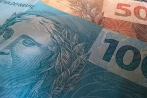 Ao menos 13 governadores já deram aumento a servidores neste ano eleitoral