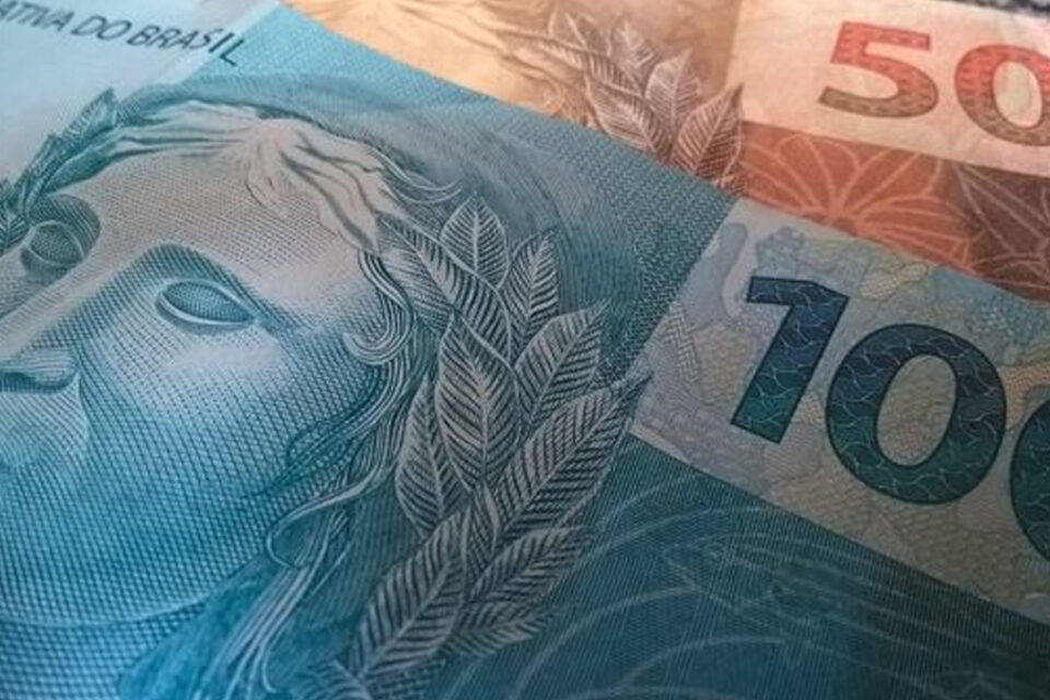 Ao menos 13 governadores já deram aumento a servidores neste ano eleitoral