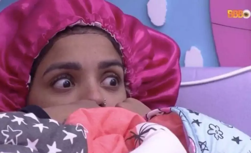 Na falta de tretas, Boninho apagou a luz pra movimentar o reality. Após histórias de terror, produção do BBB 22 dá susto em brothers; vídeo