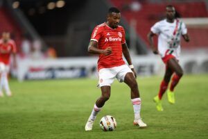 Edenilson em jogo pelo Internacional no Campeonato Gaúcho