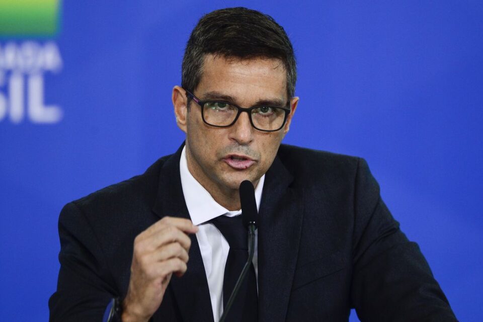 Presidente do BC diz que redução de impostos não resolve inflação