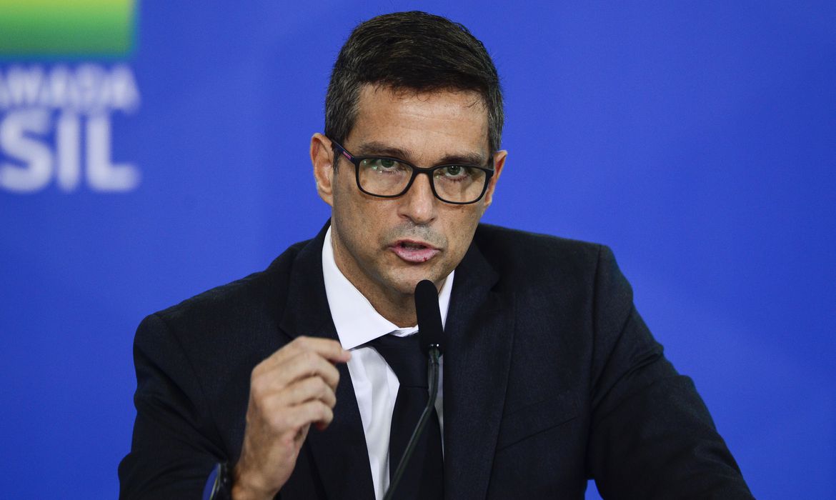 Presidente do BC diz que redução de impostos não resolve inflação