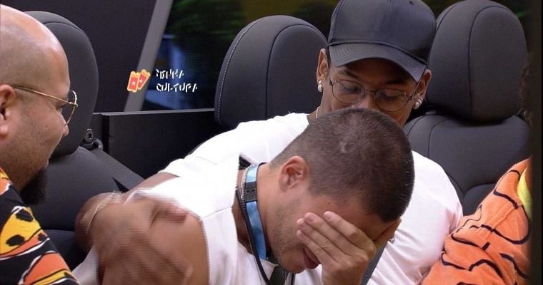 BBB 22: Arthur chora ao ver mensagem da esposa e da filha no almoço do Anjo