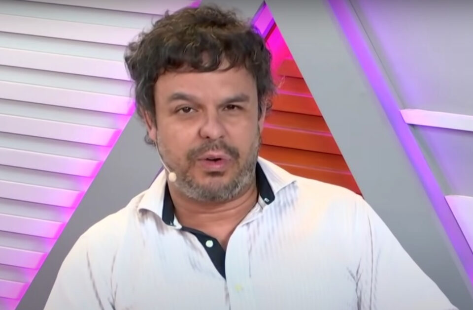 Ex-BBB Adrilles Jorge é demitido da Jovem Pan após saudação nazista. Comentarista falava sobre o caso Monark e fez gesto similar ao de Hitler