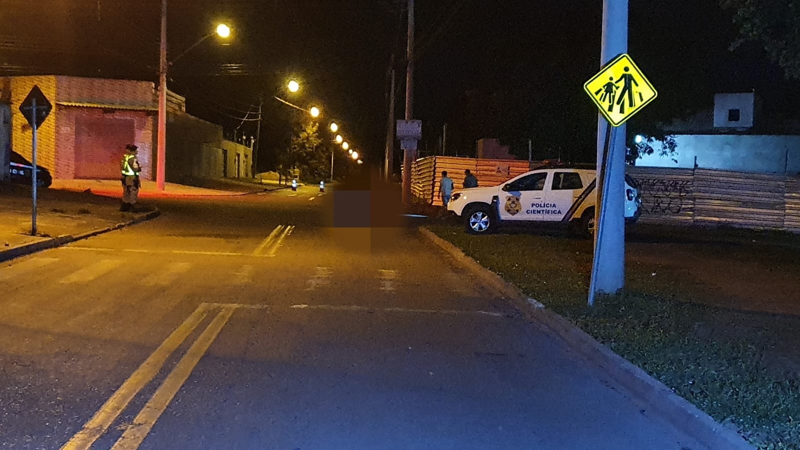 Homem morre após frear moto, cair e ser atropelado por veículo em Goiânia