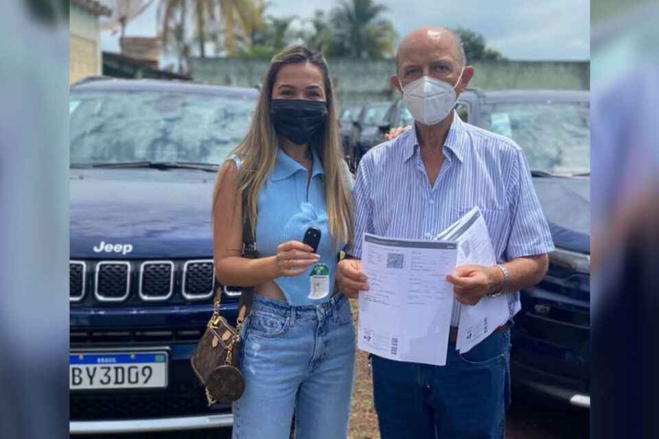 Prefeito de Bom Jesus presentei 15 netos com Jeeps Compass