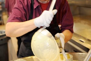 Prefeitura de Goiânia oferta curso de assistente de cozinha para mulheres