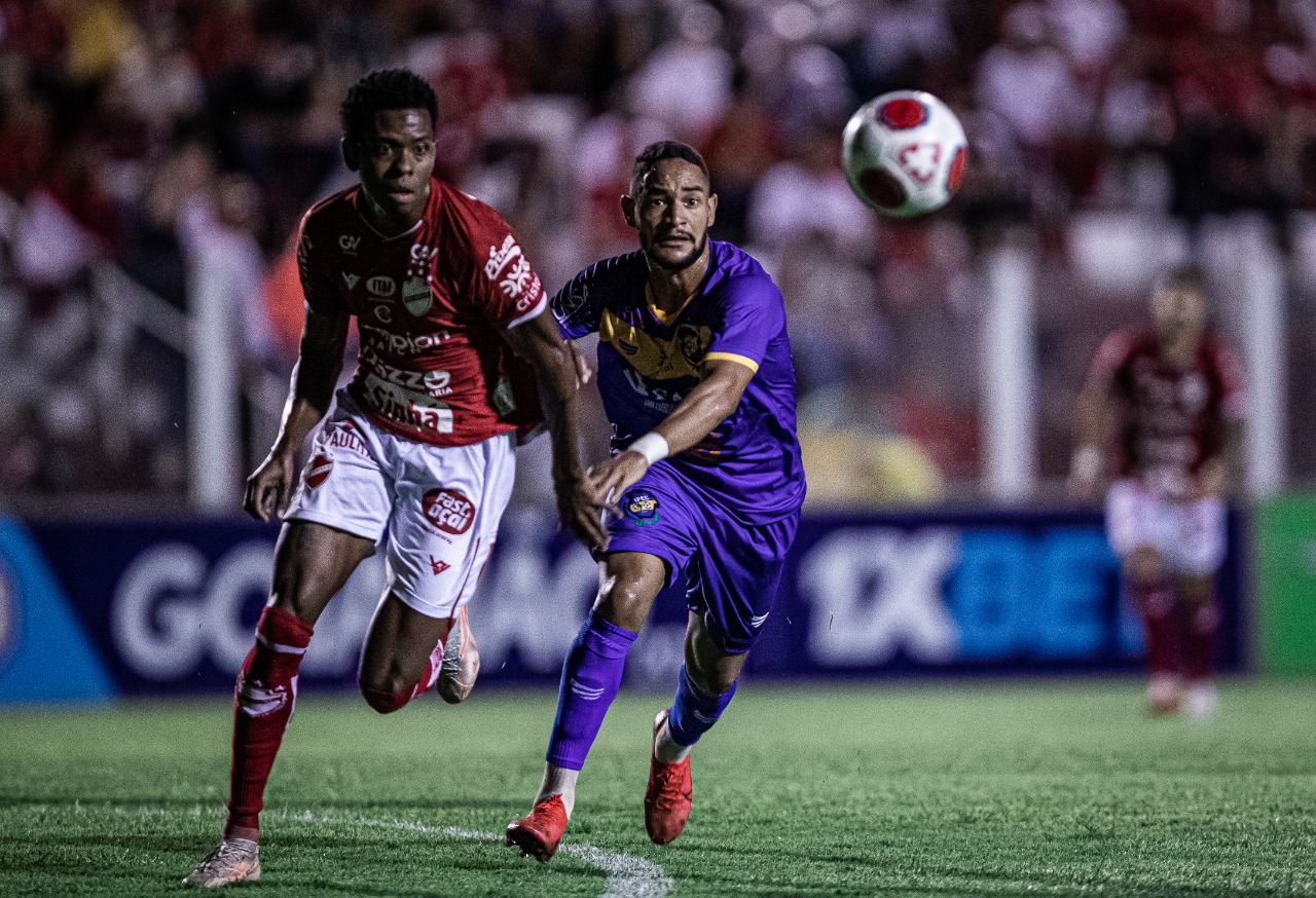 Moacir durante jogo entre Vila Nova e Iporá