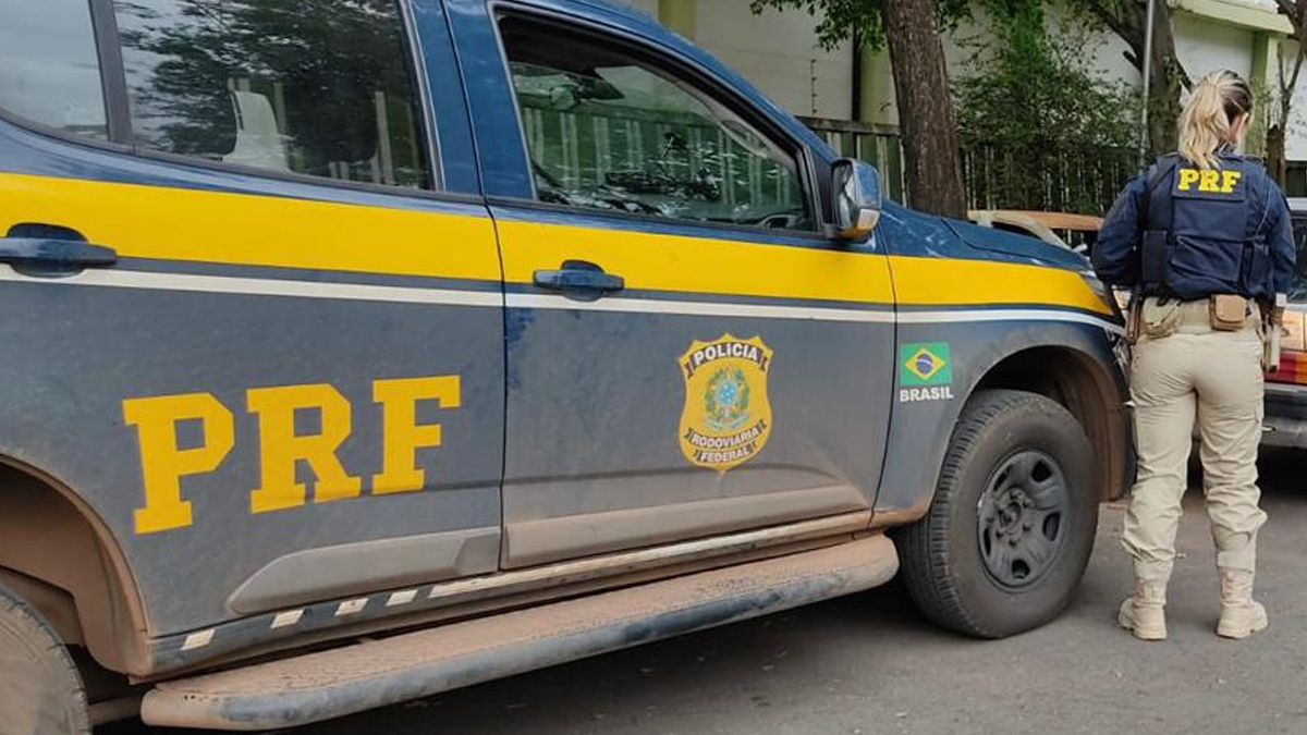 PRF prende mulher que conduzia carro furtado em Ceilândia (DF)
