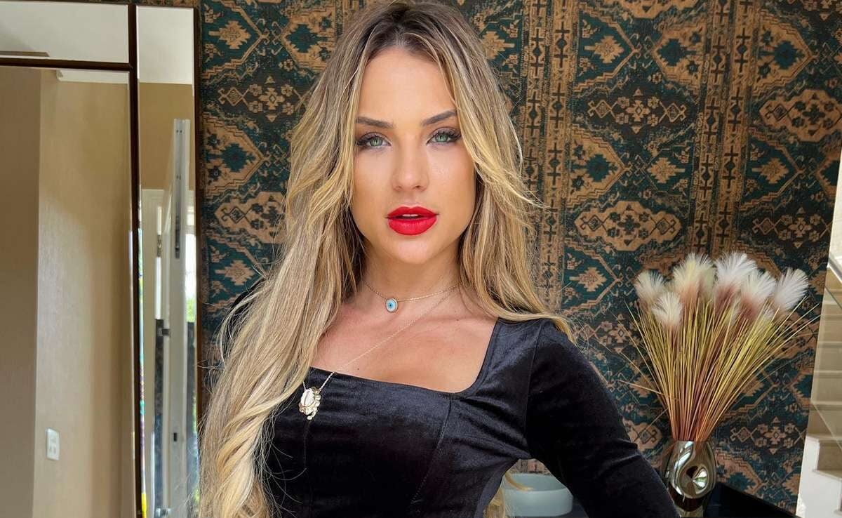 "Nós merecemos ser amadas", escreveu ex-BBB Gabi Martins posta fotos de topless em homenagem ao mês da mulher: "Parabéns a todas"