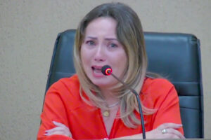Vereadora de Aparecida chora em discussão sobre cotas femininas