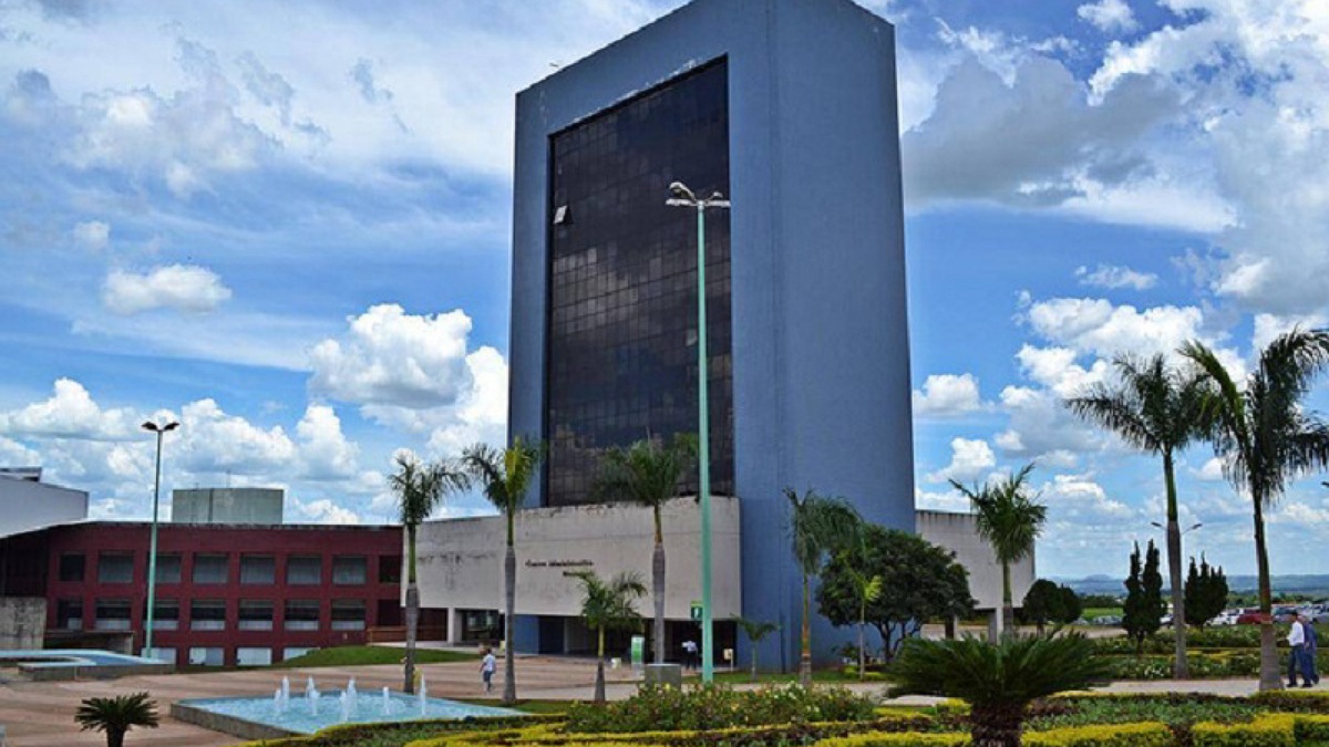 Prefeitura de Goiânia publica edital de concurso público com 1.376 vagas