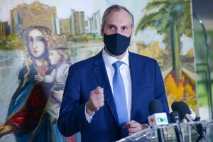 Em novo decreto, prefeitura de Goiânia recomenda comprovante de vacinação em eventos