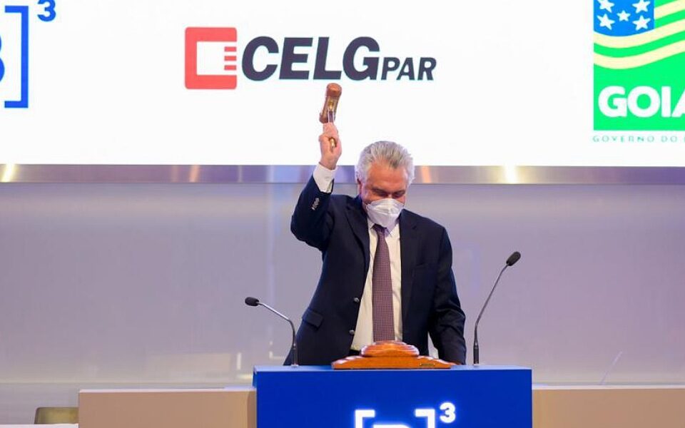Governador assina contrato de venda da Celg T