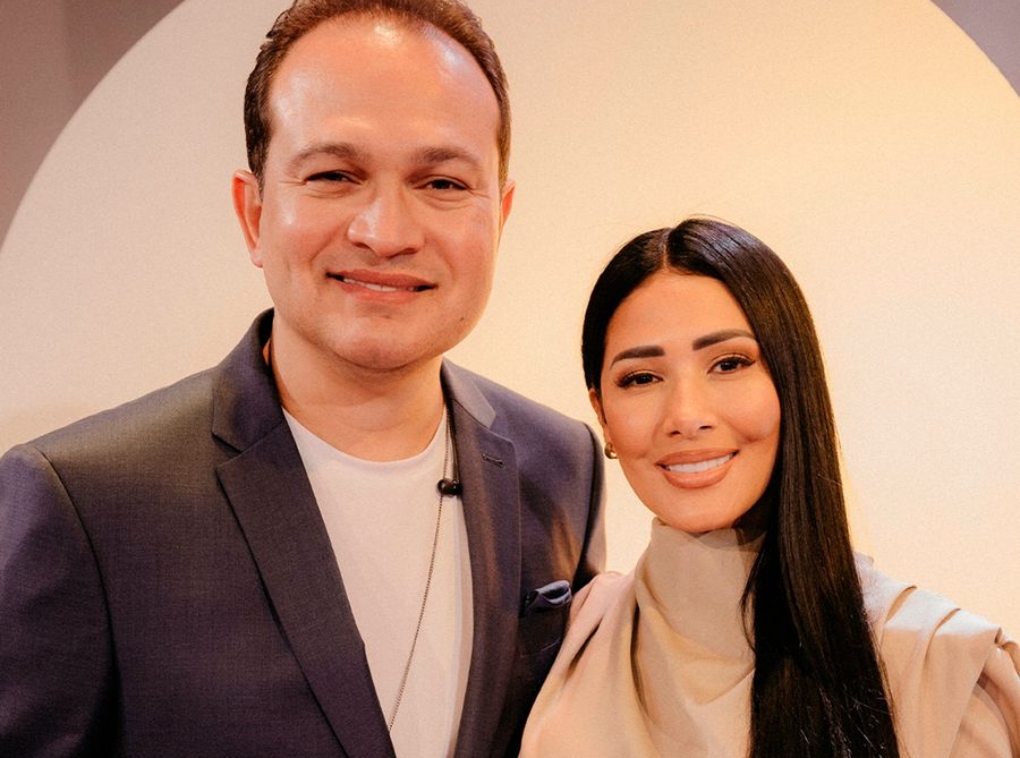 Simaria canta Tua Graça Me Basta com Davi Sacer 