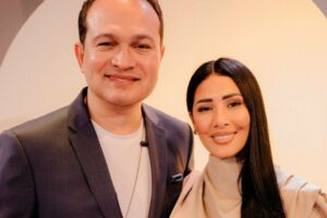 Simaria canta Tua Graça Me Basta com Davi Sacer - ouça