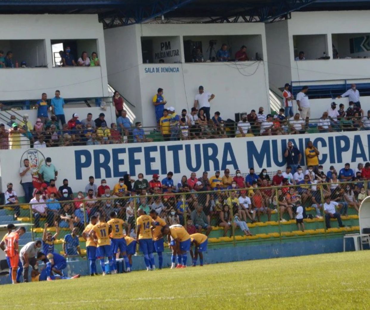 Iporá jogando como mandante no Ferreirão