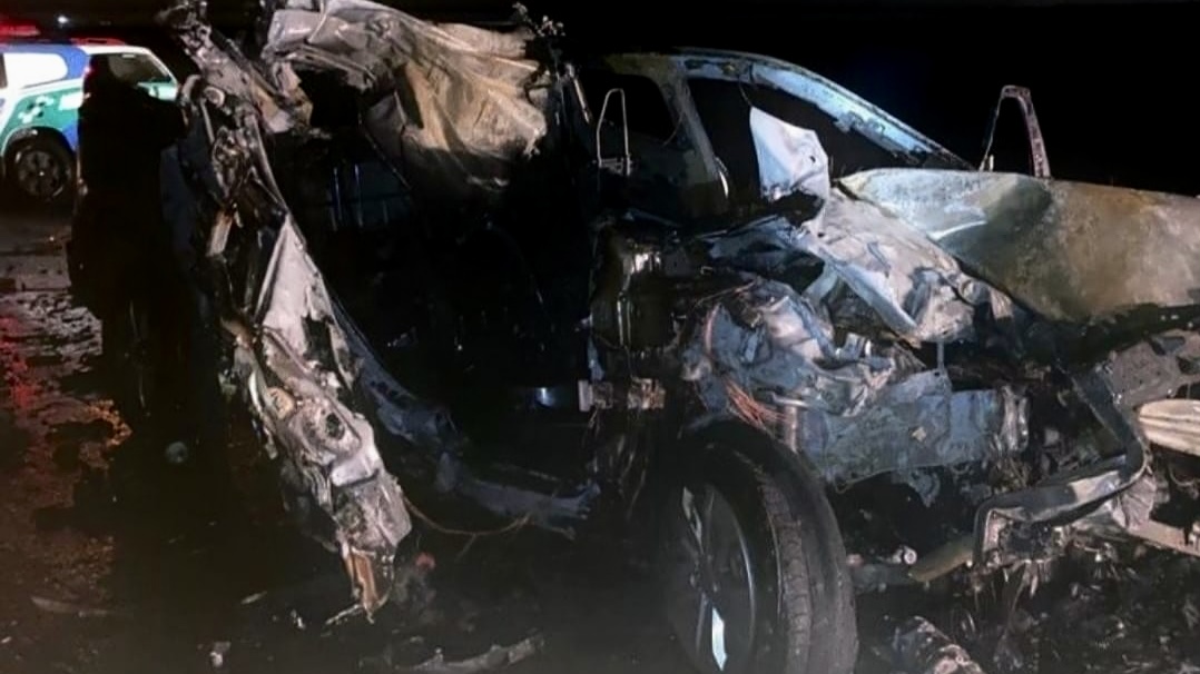 A Polícia Civil indiciou o motorista de um carro e o condutor de um caminhão por homicídio culposo, após os dois veículos se envolverem em um acidente matou um homem. O caso aconteceu em outubro de 2021, na GO-427 em uma via sentido Itaguaru-Jaraguá.