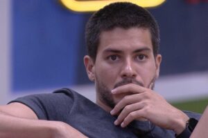 Ator venceu o reality com 68,96% dos votos. Arthur Aguiar revela o que vai fazer com o prêmio de R$1,5 milhão do BBB 22