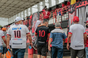 Torcida do Atlético Goianiense no Accioly